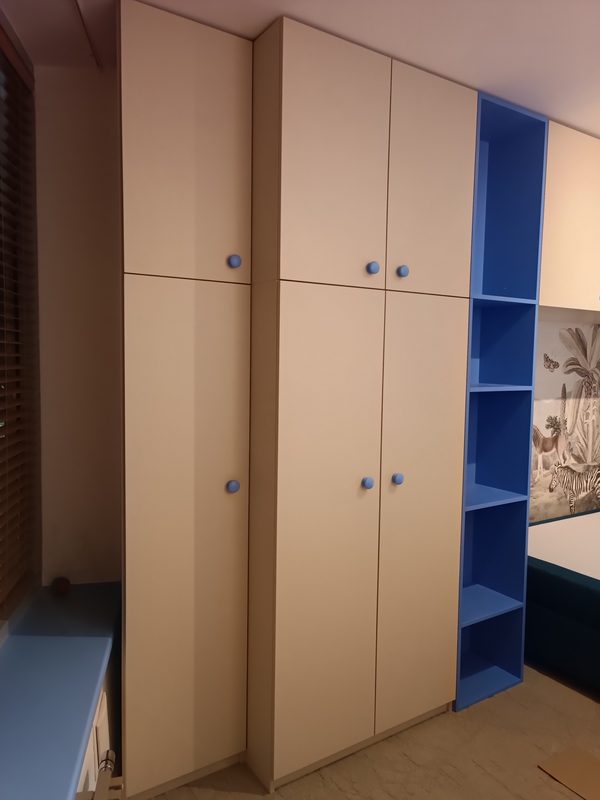 Rozmerná vstavaná skriňa na mieru