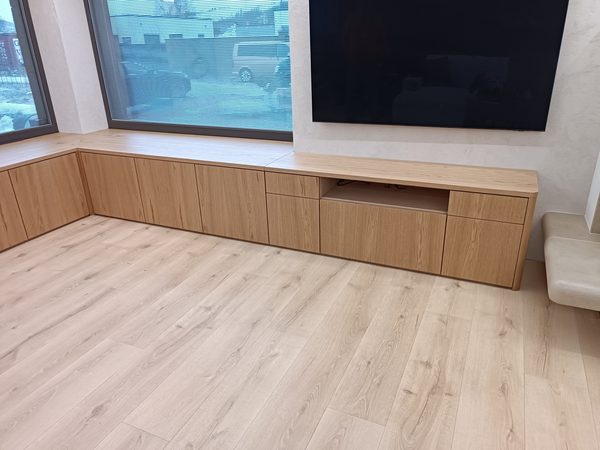 Skrinka pod TV
