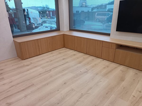 Skrinka pod TV